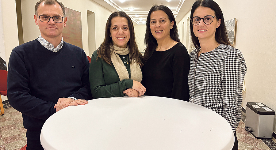 P. Vjekoslav Lazic OFM mit Mitarbeiterinnen der kroatischen Gemeinde. / KIZ/JW P. Vjekoslav Lazic OFM mit Mitarbeiterinnen der kroatischen Gemeinde.