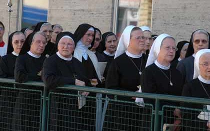 Fronleichnamsfeiern und Prozessionen in Ober?sterreich, Dompfarre, Dom, Leib des Herrn, Corpus Christi, Hostie, Hochfest des Leibes und Blutes Christi, 1264 durch Urban IV. allgemein eingef?hrt, Monstranz, Ostensorium, Beh?ltnis, Reliquien, geweihte 