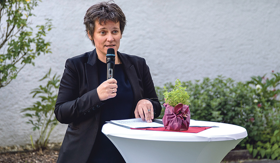 Klara Csiszar.