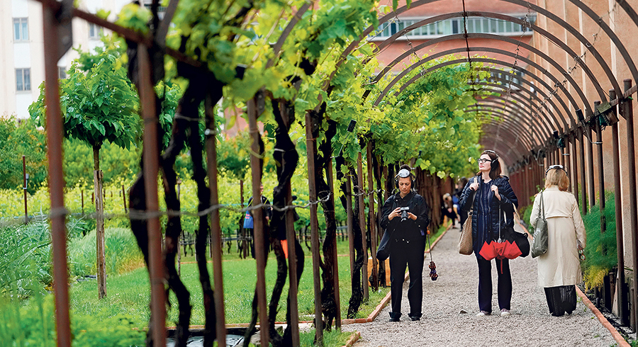 Der Garten – der Pavillon des Heiligen Stuhls legt mystische Dimensionen offen und ist von Hildegard von Bingen inspiriert. 