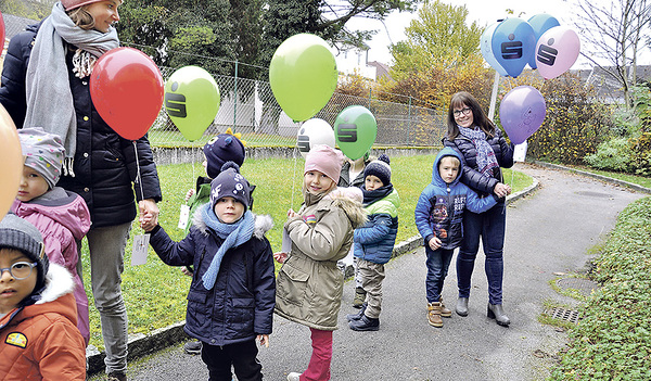 Die Kinder schickten ihre Wünsche und Träume per Luftpost in die Welt.  