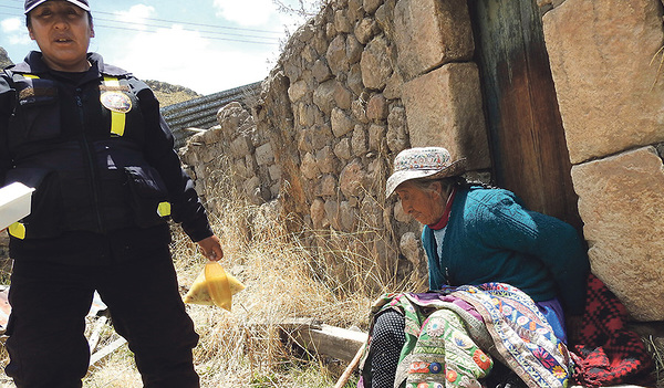 Hilfe in abgelegenen Andendörfern Perus
