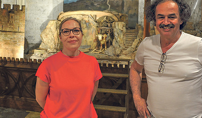 In der Krypta an der Arbeit: Restauratorin Andrea Kappes und Michael Vigl vom Bundesdenkmalamt