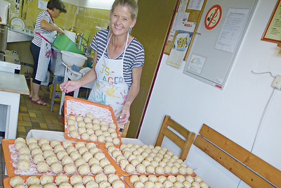 Knödel für ein Lager-Mittagessen