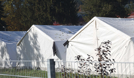 Flüchtlingszelte in St. Georgen im Attergau.