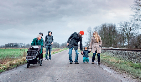 Wer heutzutage am Sonntag in die Kirche geht, fährt meist mit dem Auto. Die Aktion Autofasten lädt dazu ein, zumindest an einem Tag das traditionelle „zur Kirche Gehen“ gemeinsam wieder aufleben lassen. 