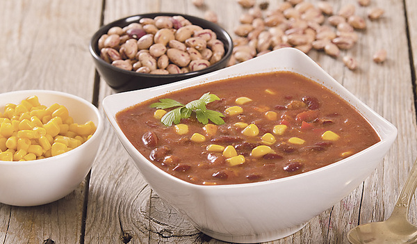 Chili, den beliebten mexikanischen Eintopf, kann man mit oder ohne Fleisch zubereiten. 