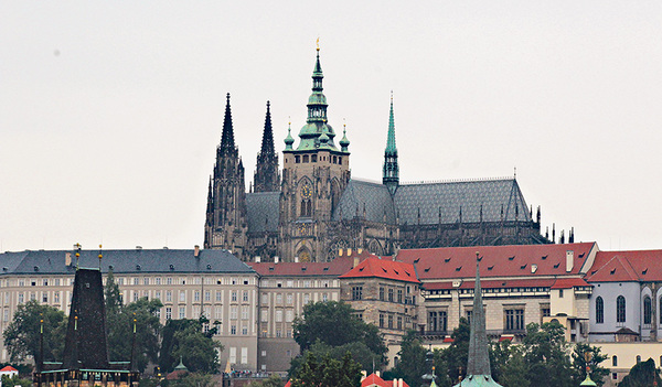 Der Veitsdom von der Karlsbrücke aus gesehen