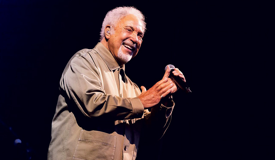 Er war schon einmal in Linz und begeisterte das Publikum. 2026 kommt er wieder: Tom Jones. 