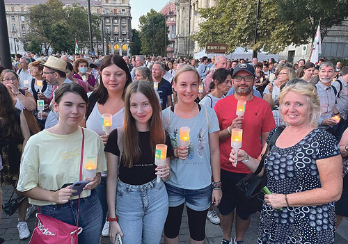 Die Lichterprozession in Budapest     