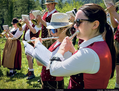 Die Trachtenmusikkapelle Unterach   musizierte bei der Bergmesse.    