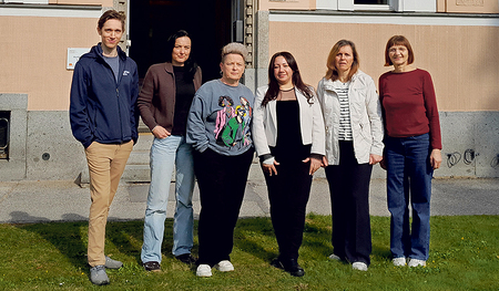 Ein Teil des Caritas-Teams in Schärding (v. l.): Benedikt Mayr (Sozialberatung), Veronika Zweimüller, Sonja Engertsberger (beide Flüchtlingshilfe), Heba Zakhary, Gudrun Koller (beide Integration), Christine Brait-Knonbauer (RegionalCaritas) 