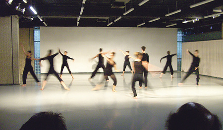 Bewegung geht von einem Ursprung aus.