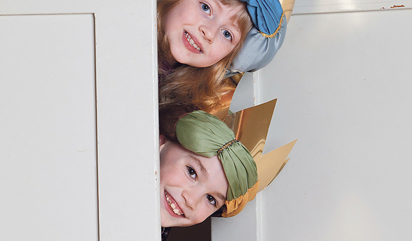 Öffnen Sie die Tür für die Sternsinger.   