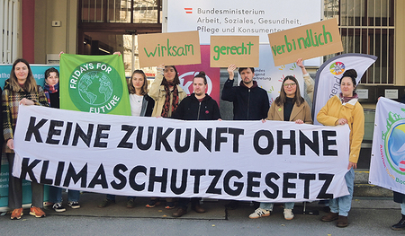 In Österreich fordern sieben Kinder- und Jugendorganisationen und die Bundesjugendvertretung von der Regierung rechtsverbindliche Ziele für den Klimaschutz und die Beteiligung junger Menschen. 