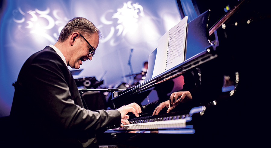 Hans Peter Gratz ist der musikalische Leiter von „Moments in Church“.