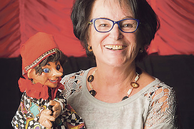 Christa Koinig ist Begründerin des Linzer Puppentheaters und nach 49 Jahren noch immer hinter der Bühne aktiv. 