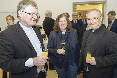 Ein Abend einmal ohne Diözesanreform: Bischof Manfred Scheuer, Generalvikar Severin Lederhilger und Edeltraud Addy-Papelitzky, stellvertretende Direktorin des Pastoralamts.