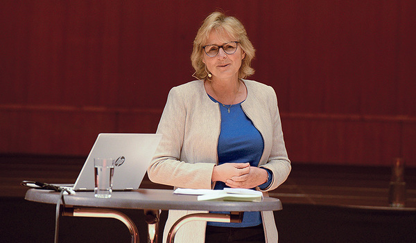 Sr. Melanie Wolfers schreibt derzeit die „Pfingstserie“ in der Kirchenzeitung