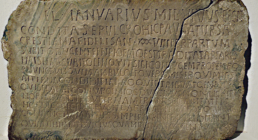  Grabplatte der Christin Ursa, 1. Viertel 5. Jh. n. Chr., Stadtmuseum Wels.   