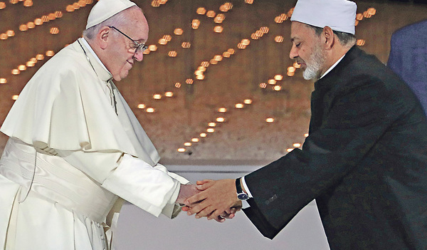 Papst Franziskus mit dem Groß-Imam der al-Azhar-Moschee in Kairo, Scheich  Ahmed al-Tayyeb.  