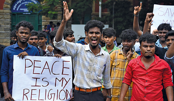 „Friede ist meine Religion“: Gegen Gewalt an Frauen in Manipur setzen sich auch junge Männer ein.