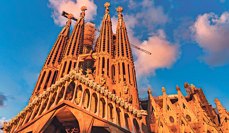 Die Sagrada Familia bekommt 2026 den höchsten Kirchturm der Welt.