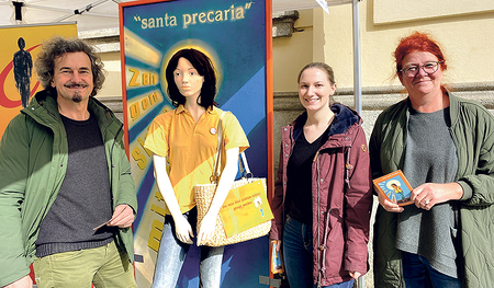 Santa Precaria auf der Landstraße 