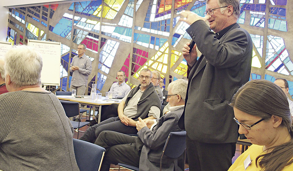 Bischof Manfred Scheuer beim Pastoralrat. „Auch Abraham weiß nicht, wie das Land der Verheißung aussehen wird“, ermutigte er in der Predigt dazu, sich auf neue Wege einzulassen.    