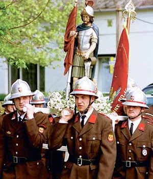 Feuerwehr mit Heiligem Florian
Feuerwehr,Heiliger Florian,Schutzpatron,Freiwillig,Brauchtum,Feste,Gemeinschaft,Tradition
Copyright by BilderBox- Erwin Wodicka, A-4062 Thening; 