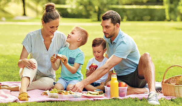 Nicht immer läuft es in Familien so harmonisch ab wie auf dem Bild, doch auch Streit und Aggressionen dürfen ihren Platz haben.