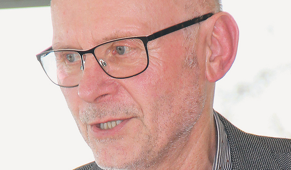 Walter Schmuckermair ist AHS-Lehrer im Ruhestand in Puchenau.