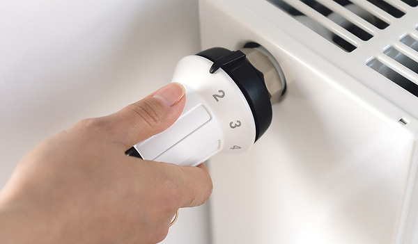 Laut Expert/innen entspricht 1 Grad Temperatursenkung 6 Prozent Energieeinsparung.   