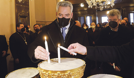 Bundeskanzler Karl Nehammer, Vizekanzler Werner Kogler und viele andere zu Gast in der ukrainischen Kirche.