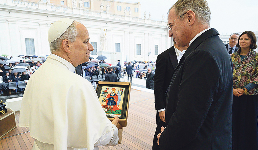 Begegnung auf dem Petersplatz.      