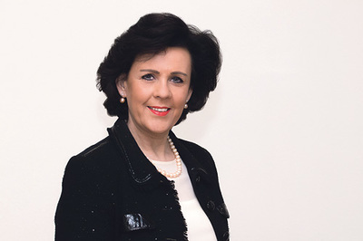 Agnes M. Mühlgassner ist Ärztin und Chefredakteurin der „Österreichischen Ärztezeitung“. Sie hat sich im Zuge ihrer Masterthesis an der Wirtschaftsuniversität Wien mit dem Thema „Impfkommunikation“ befasst.  