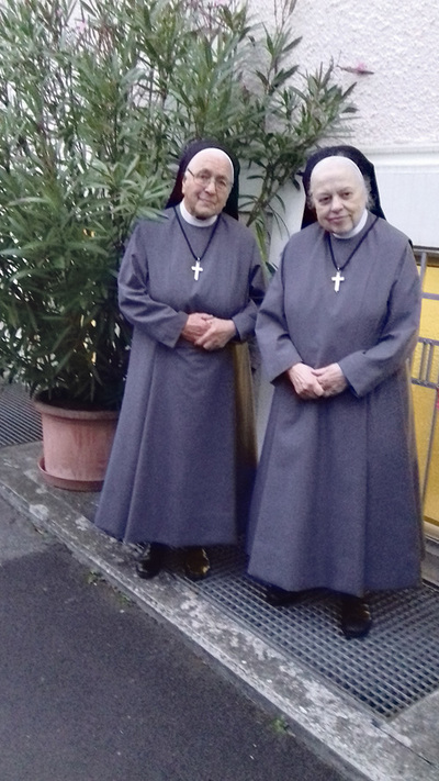 Sr. Josefa - Klara Eder (links im Bild) und Sr. Agnes - Birgitt Hofer 