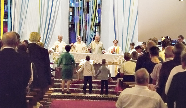 Festgottesdienst am 16. Juni 2019, der musikalisch vom Kirchdorfer Kirchenchor und Orchester unter Leitung von Christoph Stöckler mit der Nelson-Messe von Joseph Haydn gestaltet wurde. Beim Jubiläumsgottesdienst hatten aber auch die Kinder ihren Part