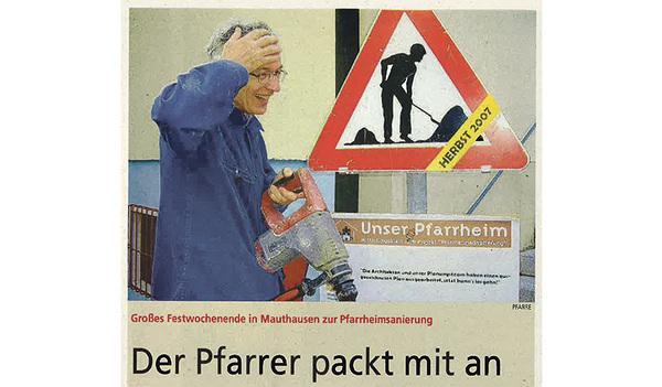 Pfarrer Hans Fürst auf der Baustelle.