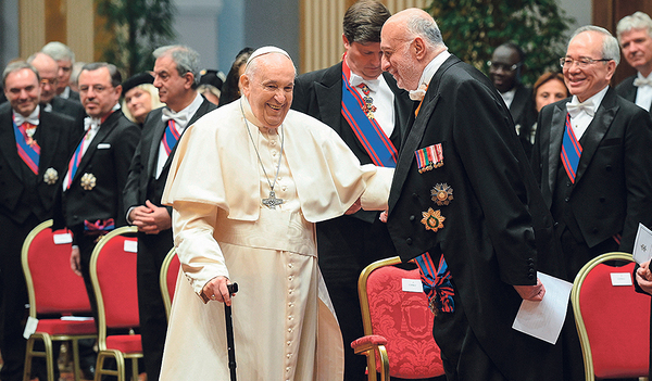 Papst Franziskus während seines Treffens und der Neujahrsansprache mit dem Diplomatischen Korps im Vatikan.   