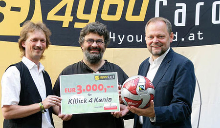 Scheck?bergabe K(l)ick4Kenia 