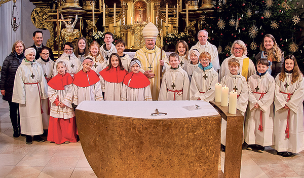 Eine große Ministrantenschar beim Festgottesdienst mit Bischof Manfred Scheuer.   