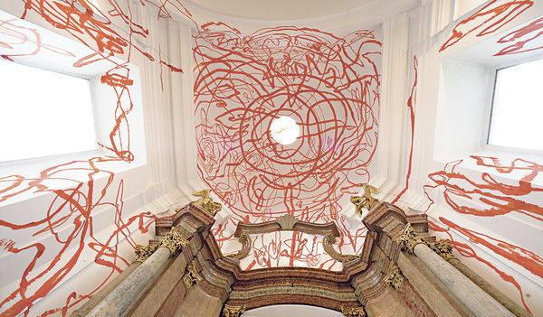 Eine Raumzeichnung von Otto Zitko. Er gestaltete 2003 die Andreas-Kapelle in Graz-St. Andrä.  Im Stift Reichersberg sind zurzeit Arbeiten des oö. Künstlers in der neuen Galerie Perzl zu sehen.    