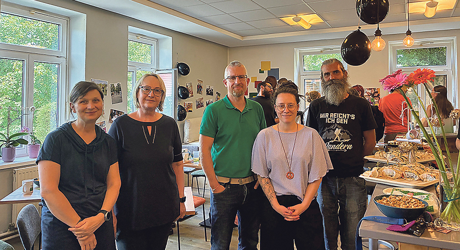 Abschied: Die Trainer:innen von ju-can beim Abschlussfest des Projekts.