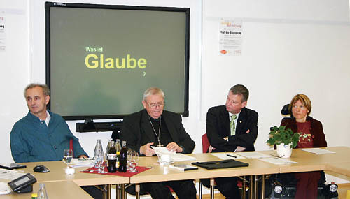 Pressekonferenz Kirche Glaube Behinderung am 21. September 2007 mit Bischof Dr. Ludwig Schwarz, Geh?rlosenseelsorger, Generaldechant-Stellvertreter Mag. Helmut Part und Behindertenseelsorger Mag. Rupert Niedl sowie Andrea Fr?schl