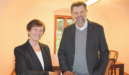 Dechant Karl Sperker und Annemarie Singer vom Dekanatsteam Steyrtal.