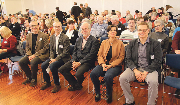 Michael Rosenberger (Mitte), der Referent des Treffens und der verantwortliche Organisator Josef Froschauer (rechts), Referent für Gemeindeentwicklung und Kommunikation im Fachbereich „Ehrenamt und Pfarrgemeinde“     