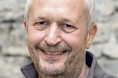 Dr. Markus Hofer hat Philosophie, Theologie, Germanistik und Kunstgeschichte studiert. Er ist langjähriger Leiter des Männerbüros der Katholischen Kirche Vorarlberg und Mitautor des Buches „Kraftstoff“.  