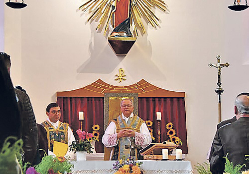 Pfarrer Maximilian Pühringer und Abt Martin Felhofer.   