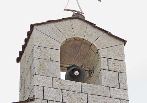 Glocken rufen Christinnen und Christen zum Gebet. 